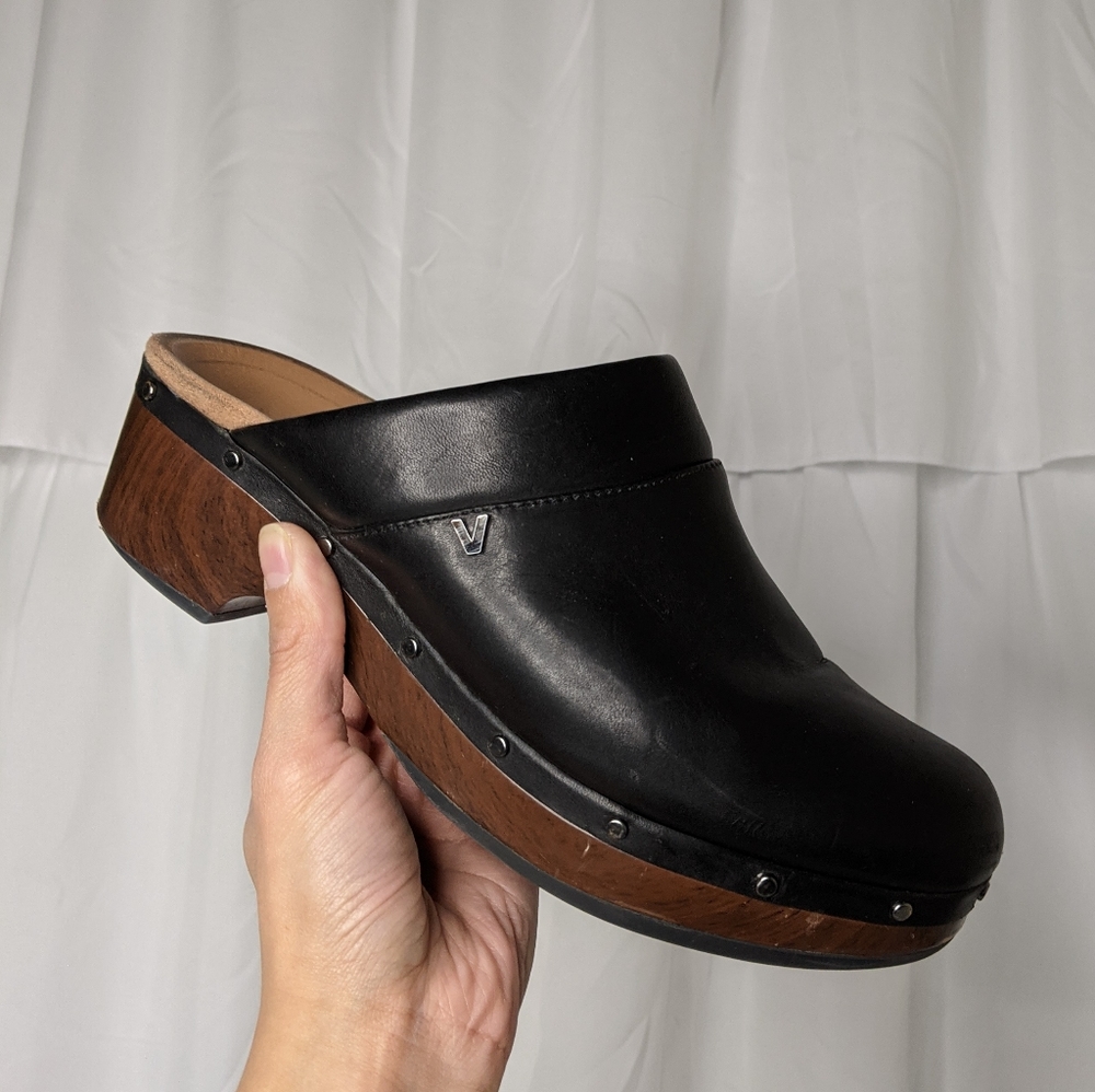 Vionic Kacie Black Leather Metal Studded Clogs